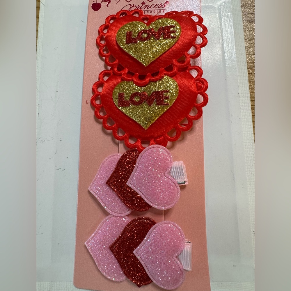 New 4pk Valentine’s Day hair clips